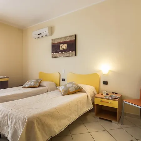 Luna Dorata 3* Селарджус